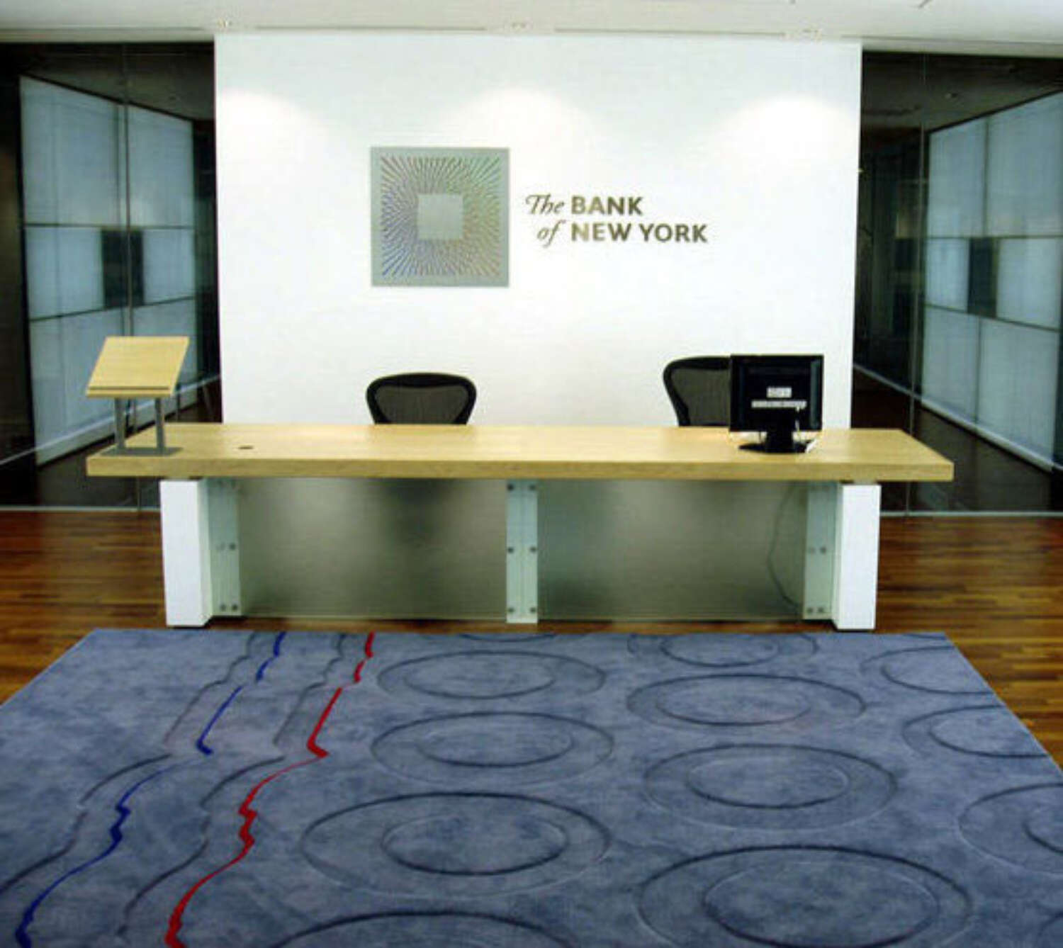 The custom-made rug for a bank: how to choose?